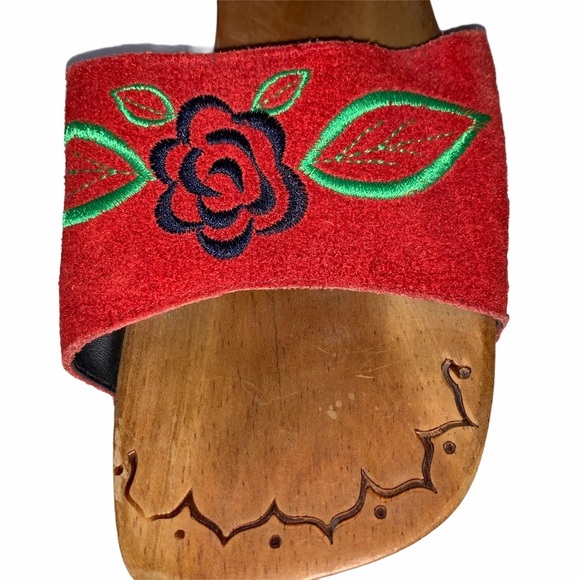Unique 100% wood soles with suede strap heels red with flower detailing SZ 5.5 - Picture 4 of 8